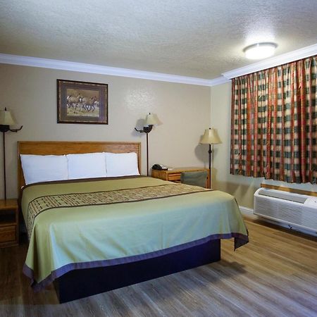 Charm Motel & Suites Burney Luaran gambar