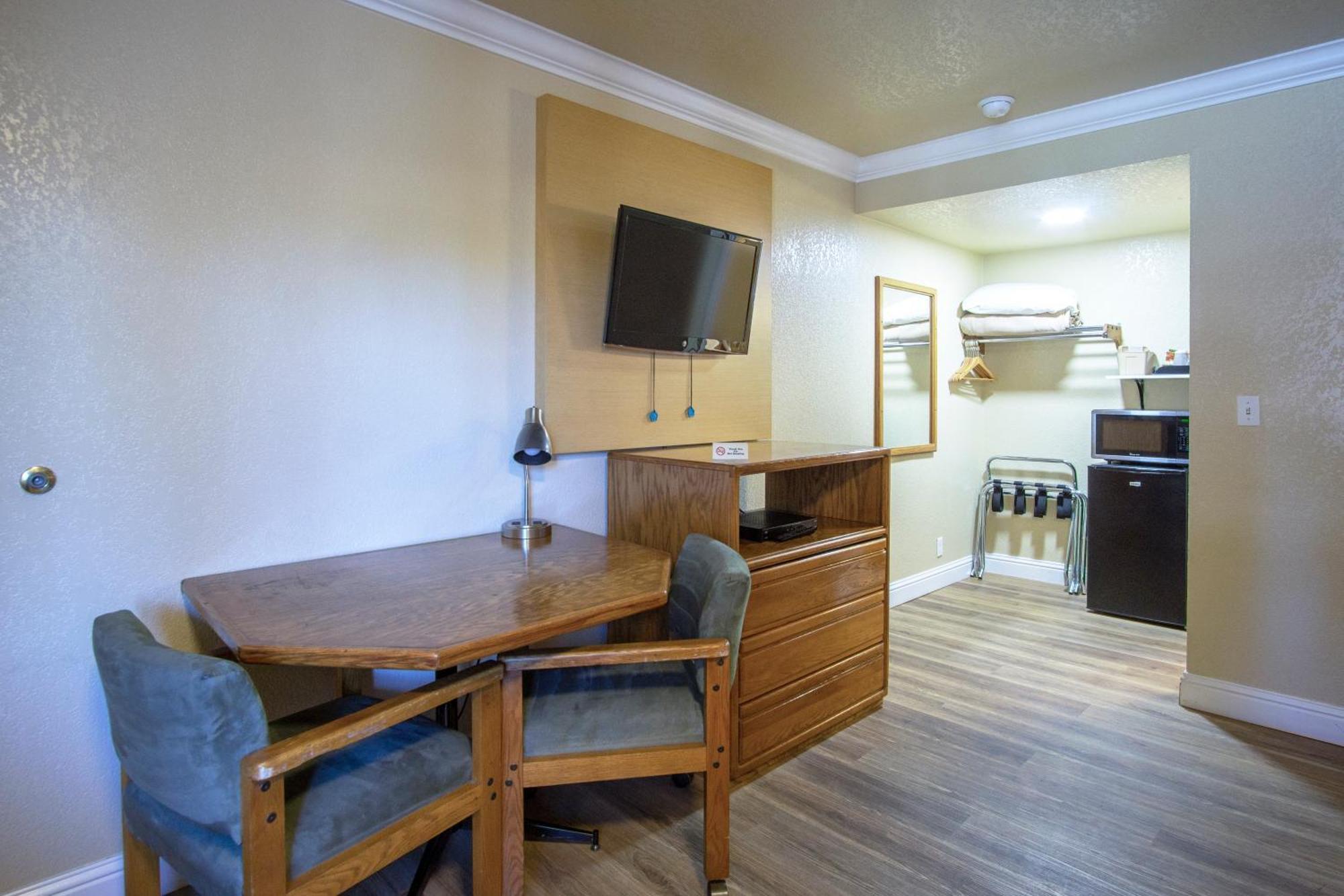 Charm Motel & Suites Burney Luaran gambar