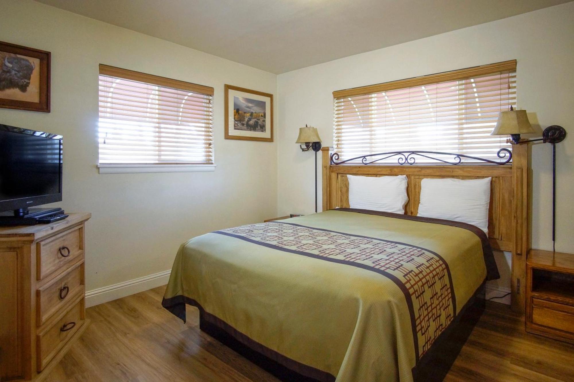 Charm Motel & Suites Burney Luaran gambar
