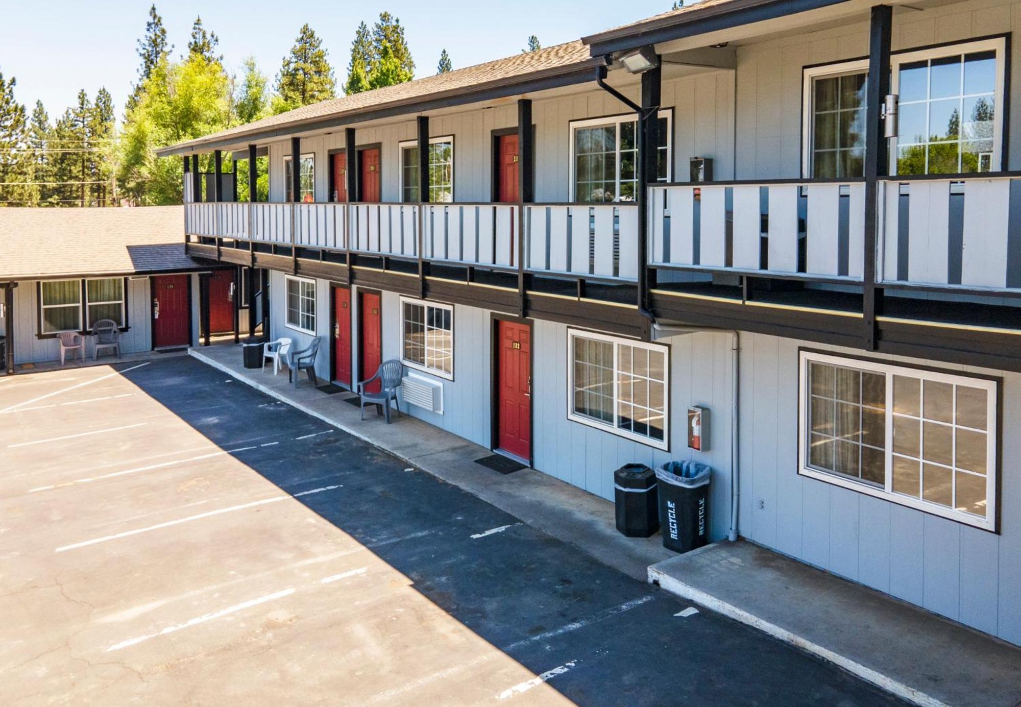 Charm Motel & Suites Burney Luaran gambar