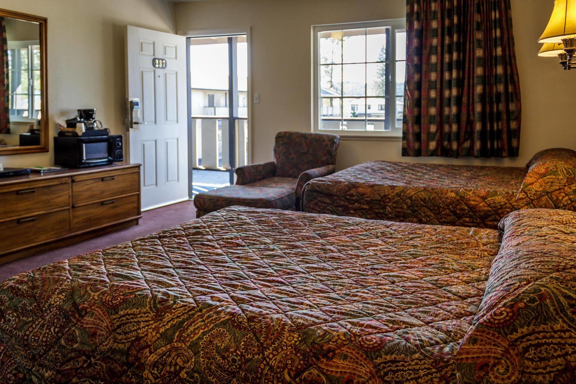 Charm Motel & Suites Burney Luaran gambar