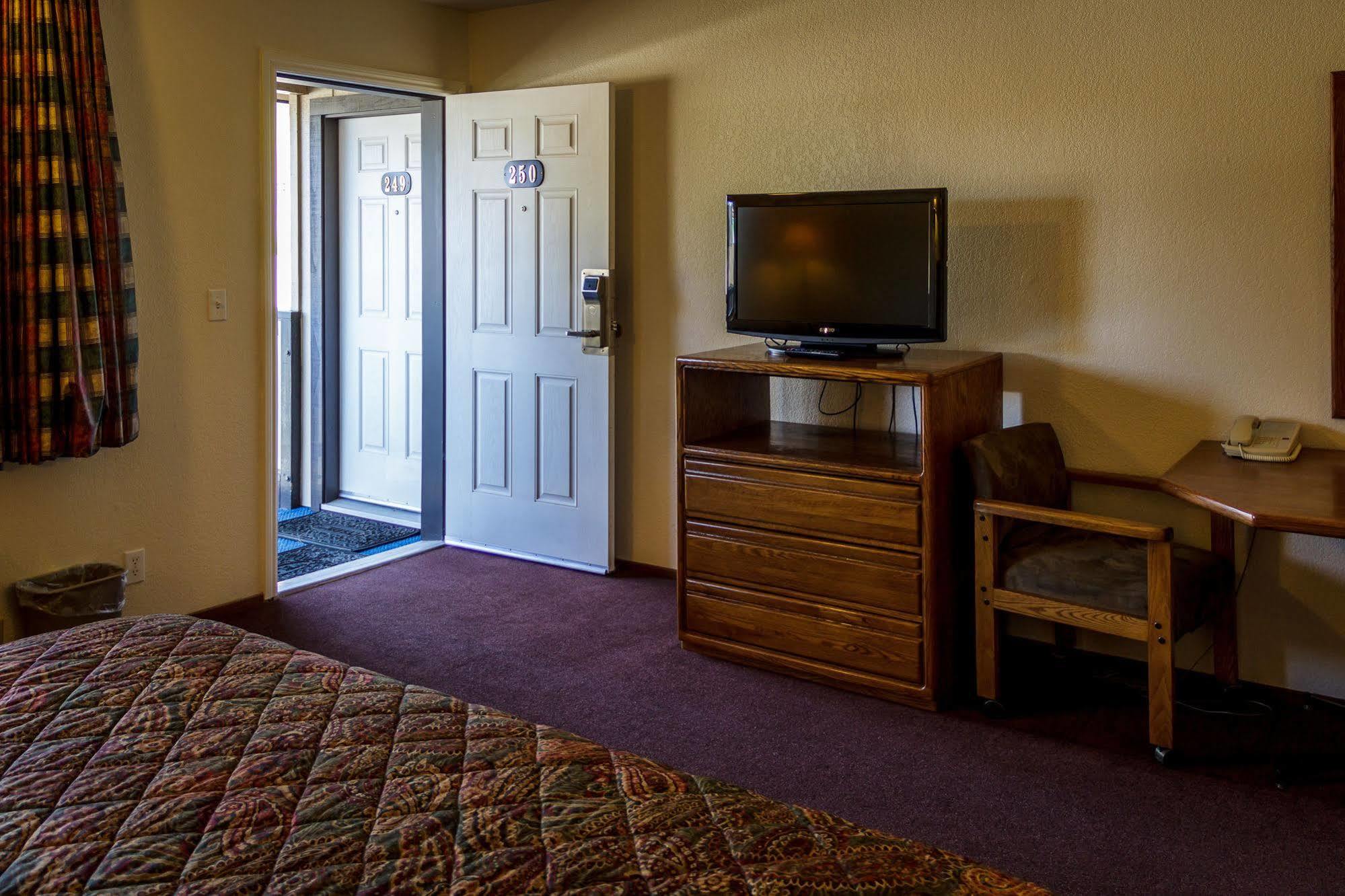 Charm Motel & Suites Burney Luaran gambar