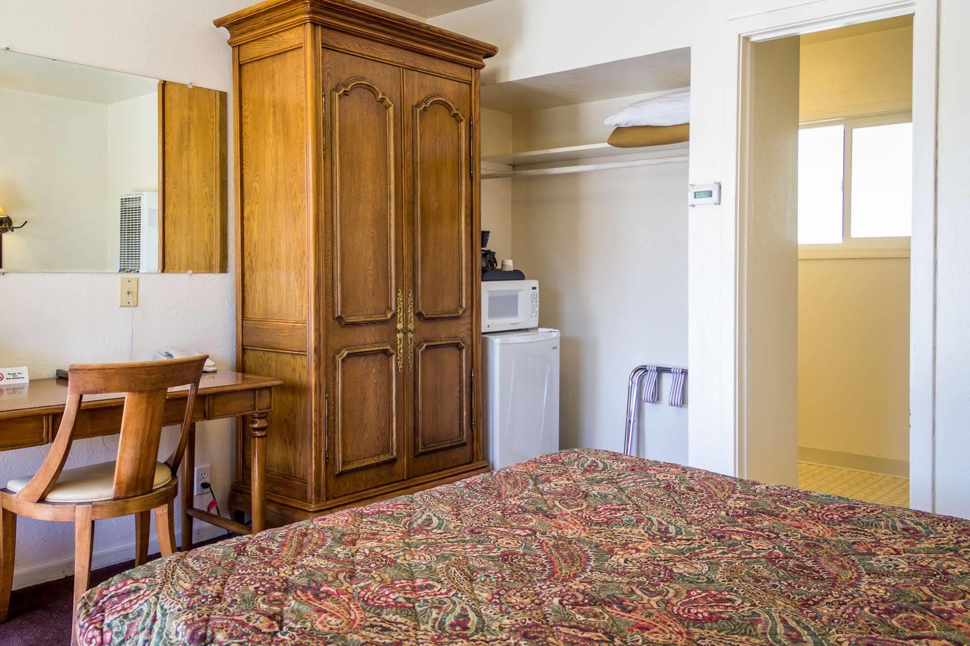 Charm Motel & Suites Burney Luaran gambar