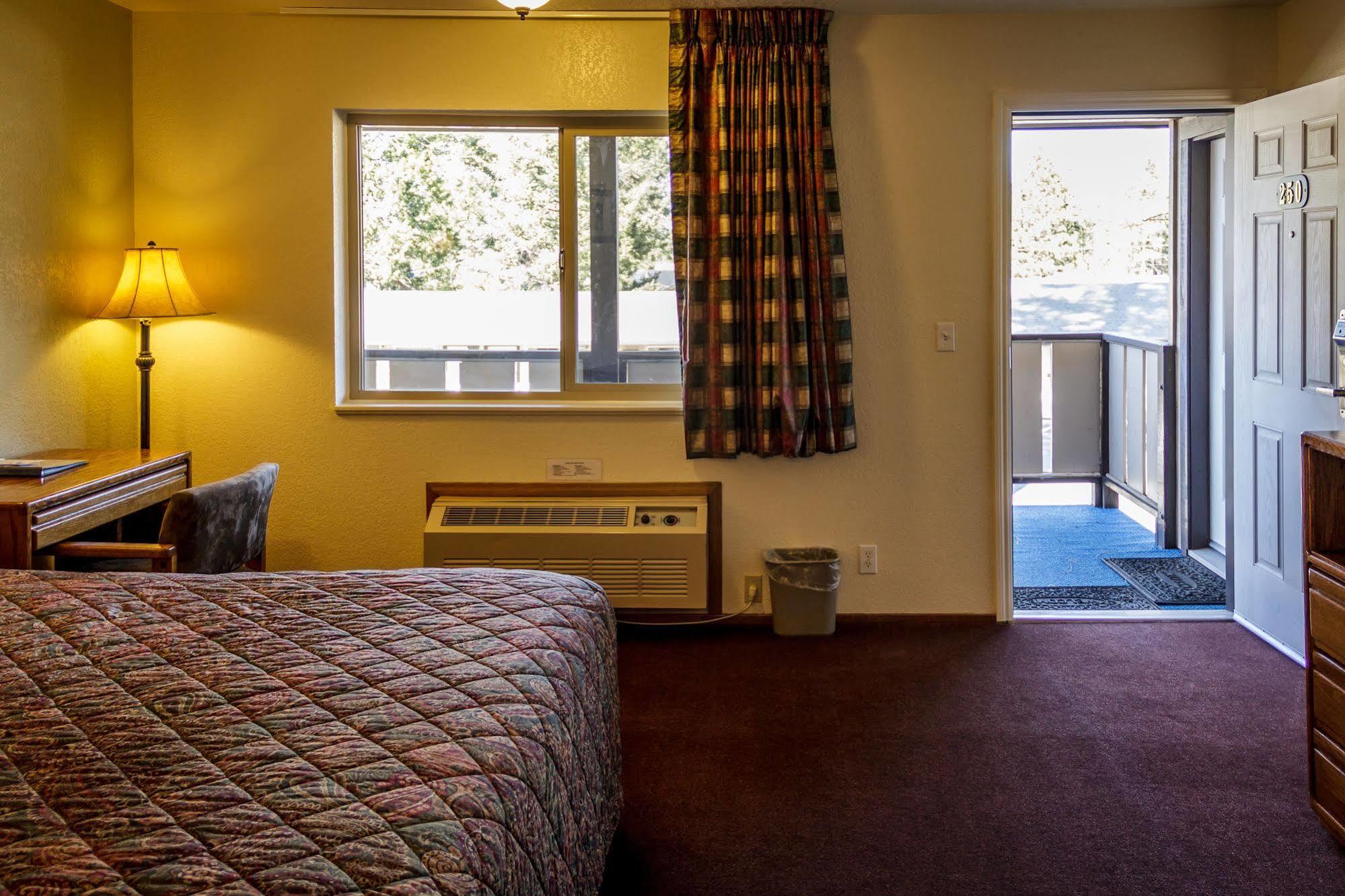Charm Motel & Suites Burney Luaran gambar