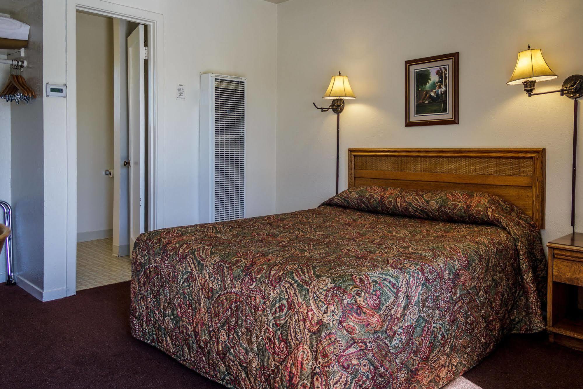 Charm Motel & Suites Burney Luaran gambar