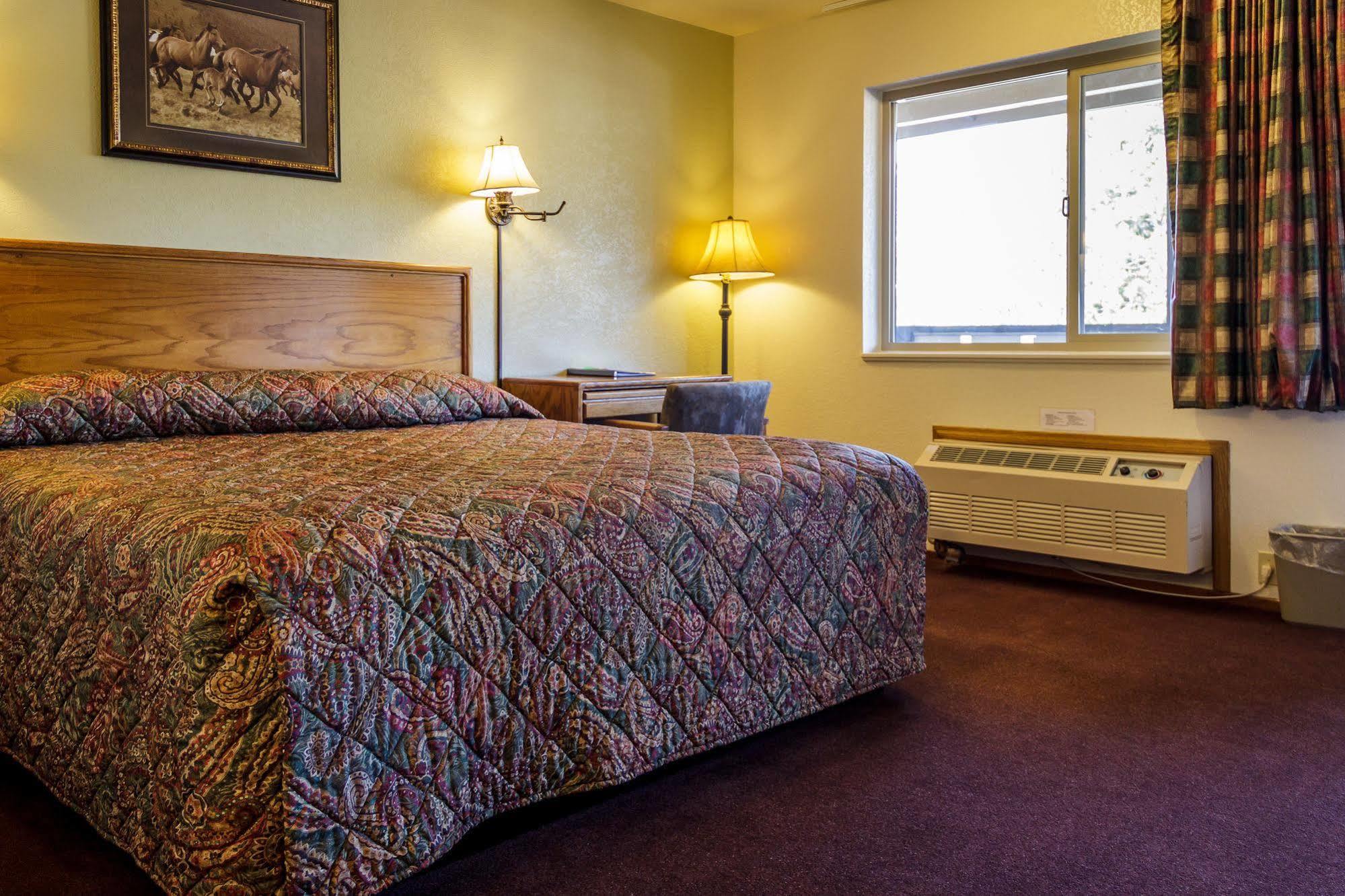 Charm Motel & Suites Burney Luaran gambar