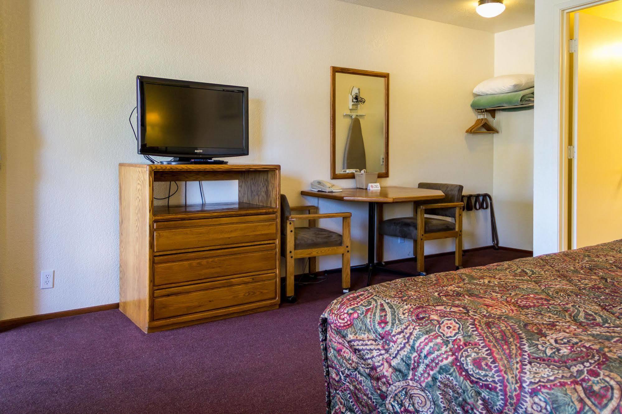 Charm Motel & Suites Burney Luaran gambar